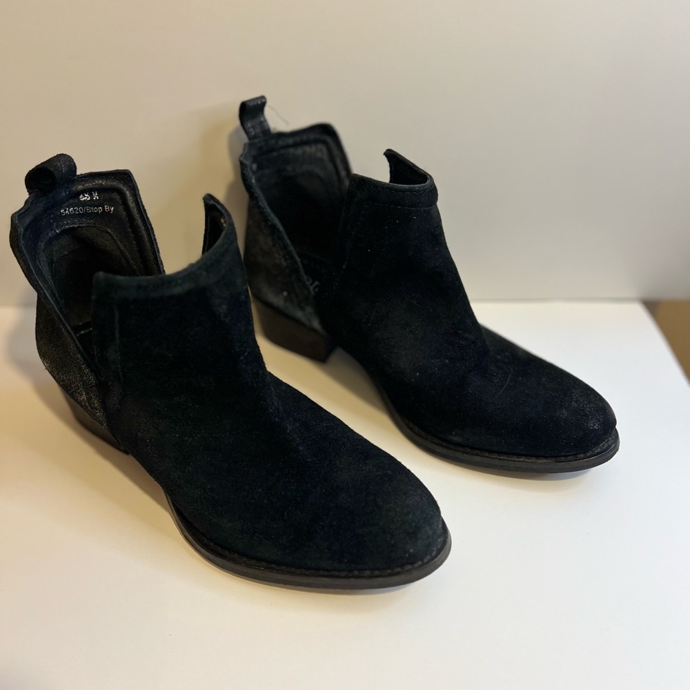 Dina True booties